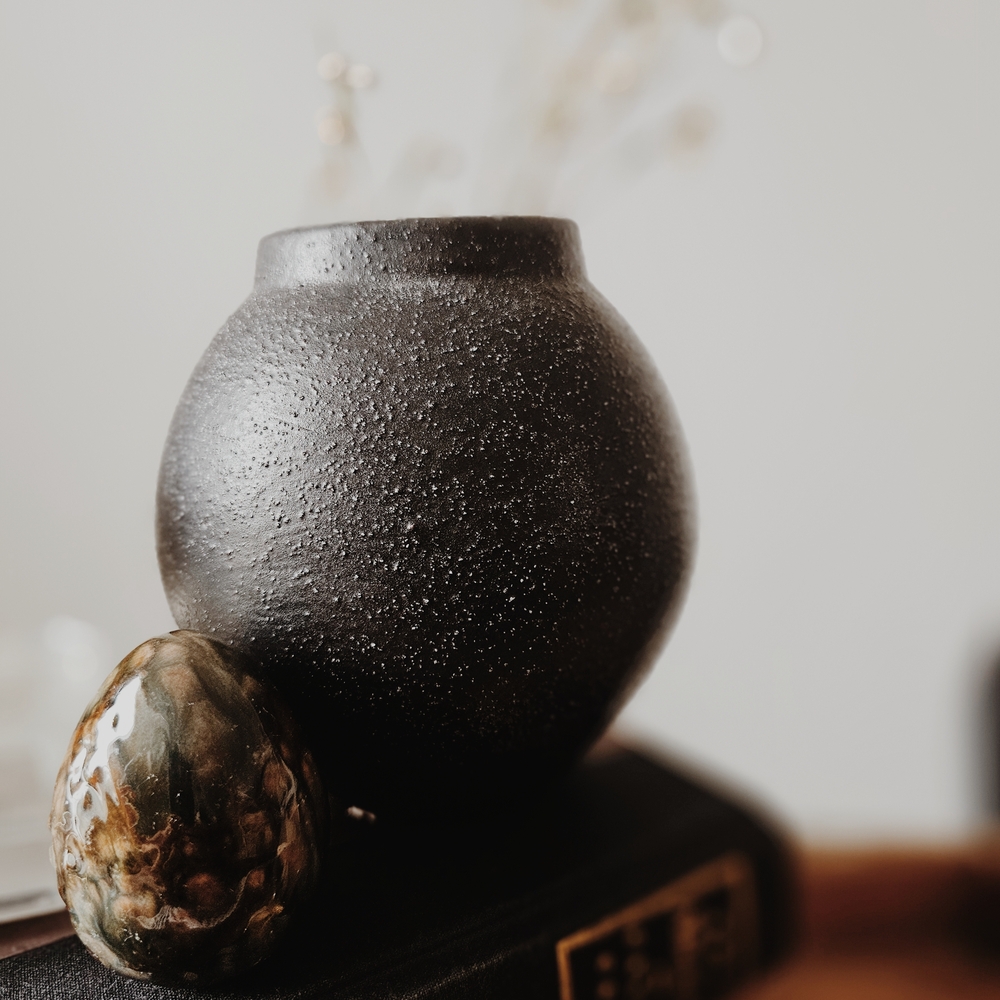 Round Black Textured Vase - Picture 2 of 4